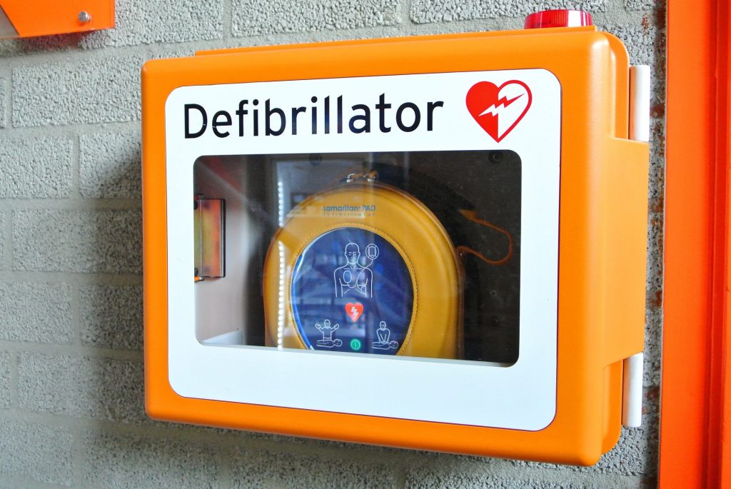 How To Perform CPR and Use a defib/AED Training Video Arena 80